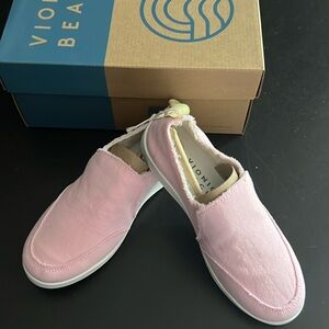 NIB ladies Vionic Beach slip ons sz 5